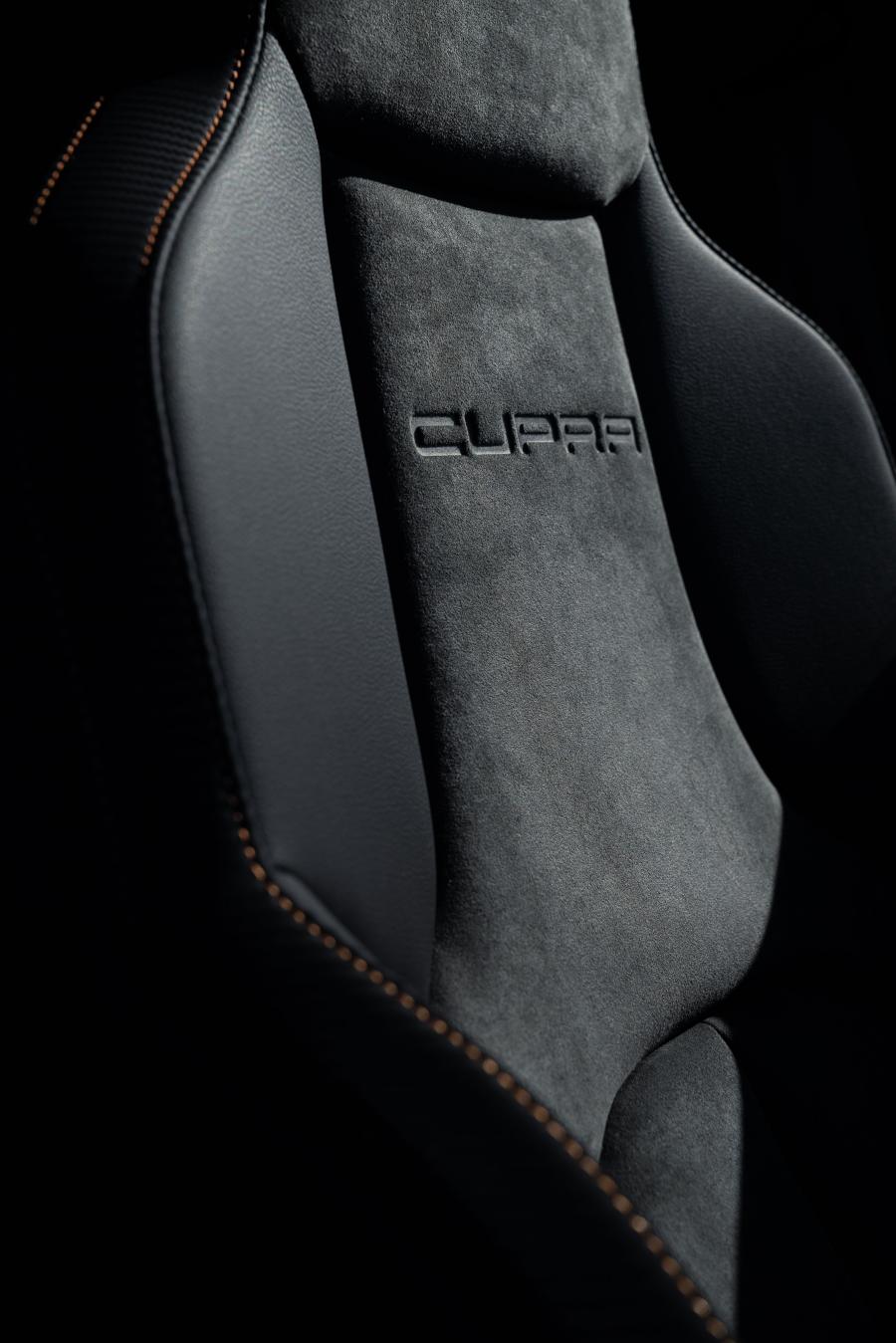 Детали интерьера Seat Leon Cupra R ST (5F) 2018 года  (WW) (фото 12 из 40)